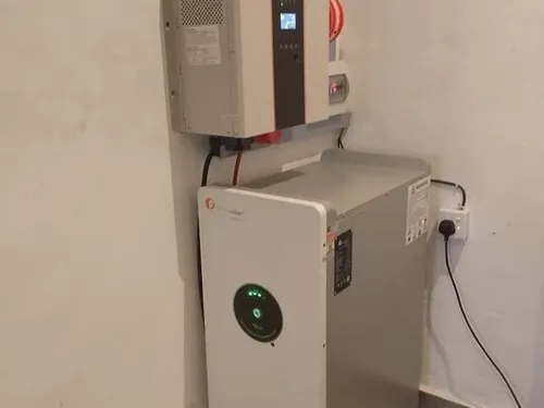 Wall-mounted inverter and floor-standing lithium battery